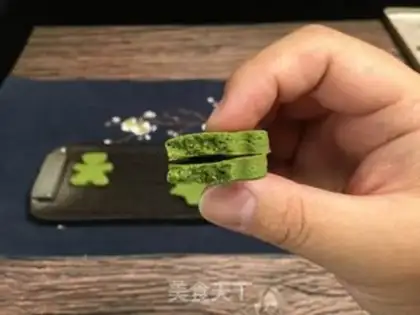 Make Toon with tea cookies step 9