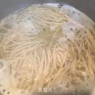 Make Mushroom soup noodles step 1