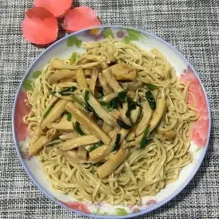 Make Mushroom soup noodles step 5