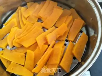 Make Pumpkin rolls step 1