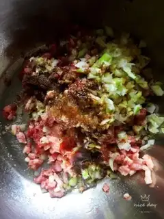 Make Beef mushroom bean rolls step 1