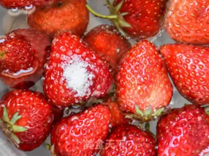 Make Strawberry fruit step 0