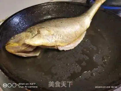 Make Onion bean petal yellowfish step 0