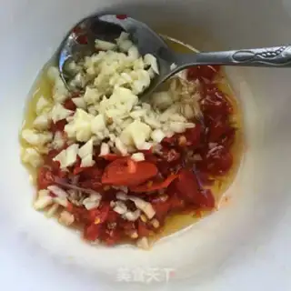 Make Scratch pepper garlic and golden needle mushrooms step 2