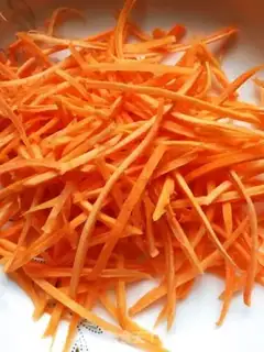 Make Carrot with golden needle mushrooms step 1