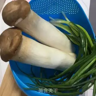 Make Onion onions, almond mushrooms step 0