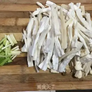 Make Onion onions, almond mushrooms step 1