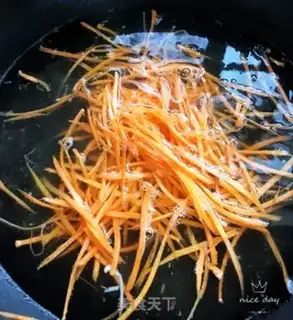 Make Carrot with golden needle mushrooms step 3