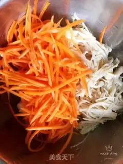 Make Carrot with golden needle mushrooms step 4