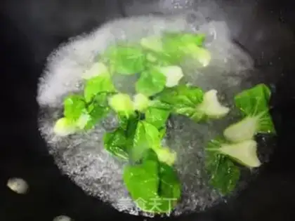 Make A cabbage egg fan step 1