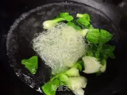 Make A cabbage egg fan step 2