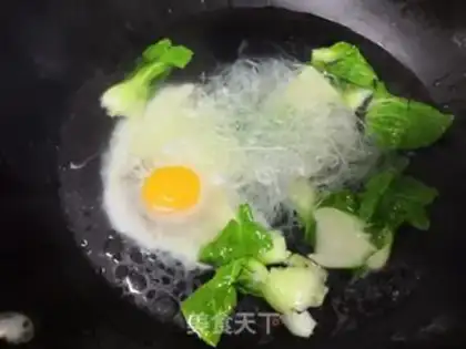 Make A cabbage egg fan step 3