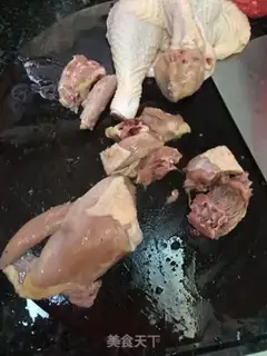 Make Chicken soup with fish glue step 0