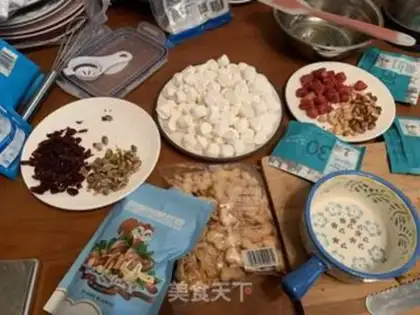 Make Strawberry nuts step 0