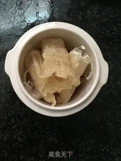Make Chicken soup with fish glue step 2