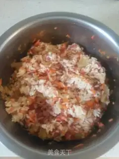 Make Squeeze beef and rice rice balls step 2