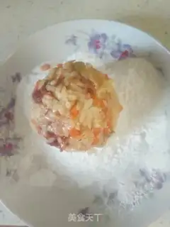 Make Squeeze beef and rice rice balls step 5