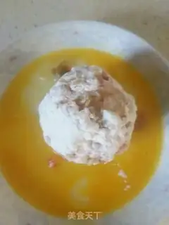 Make Squeeze beef and rice rice balls step 6