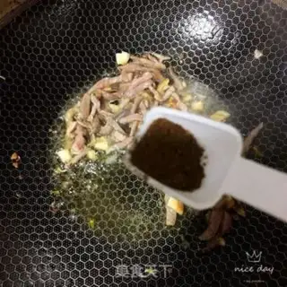 Make Soy sauce gravy noodles step 4