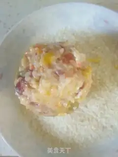 Make Squeeze beef and rice rice balls step 7