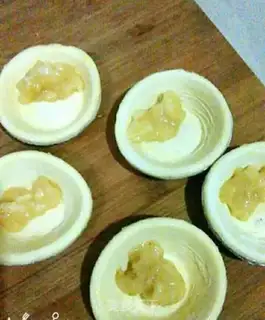 Make Eggskin banana pie step 1