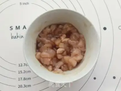 Make Five-colour chicken fried rice step 1