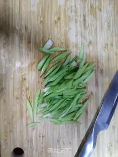 Make Wood-crumbed celery step 1