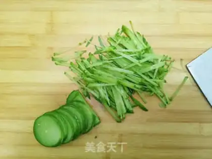 Make Shrimp radish soup step 1