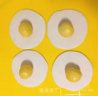 Make Leaf-shaped yellow bag step 5