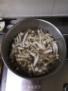 Make Chicken soup, mushroom soup step 1