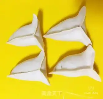 Make Leaf-shaped yellow bag step 6