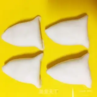 Make Leaf-shaped yellow bag step 7