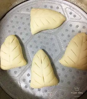 Make Leaf-shaped yellow bag step 8