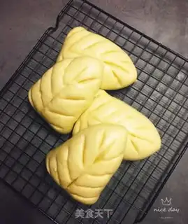 Make Leaf-shaped yellow bag step 9