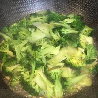 Make Garlic broccoli step 2