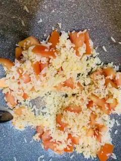 Make Tomato egg fried rice step 3