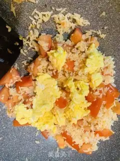 Make Tomato egg fried rice step 4
