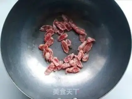 Make West Blue Flowers fried sausage step 5