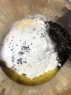 Make Black sesame sugar pie step 1