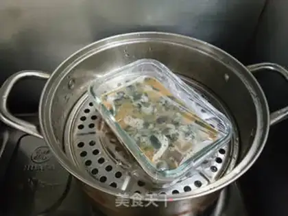 Make Pine omelet egg sausage step 6