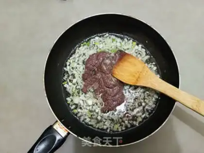 Make Shrimp sauce fried eggs step 3