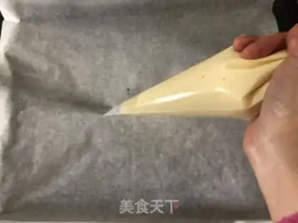 Make Fruit hug cake step 9