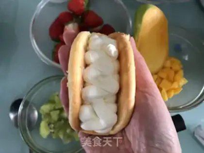 Make Fruit hug cake step 14