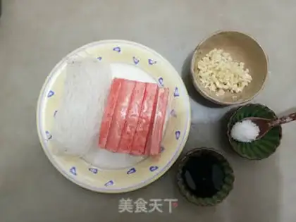 Make A fan of crab meatsticks step 0