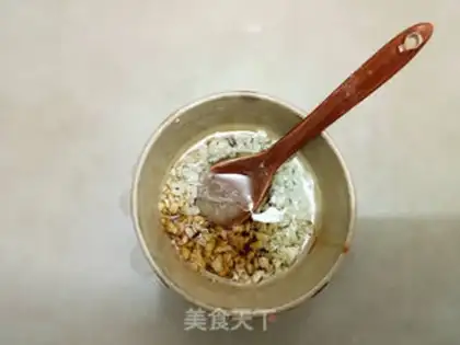 Make A fan of crab meatsticks step 2