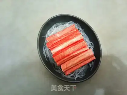 Make A fan of crab meatsticks step 3