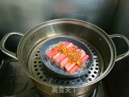 Make A fan of crab meatsticks step 4