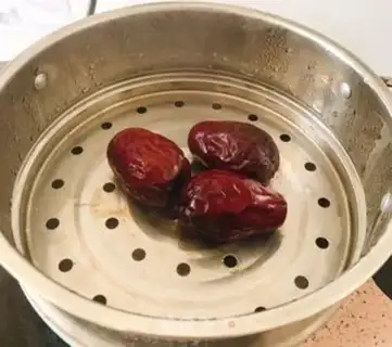 Make "Red dates, egg mashed." step 0