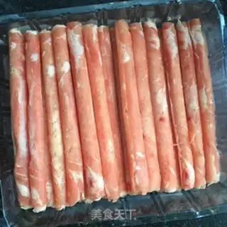 Make Onion fried beef rolls step 0