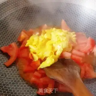 Make Tomato fried eggs step 6